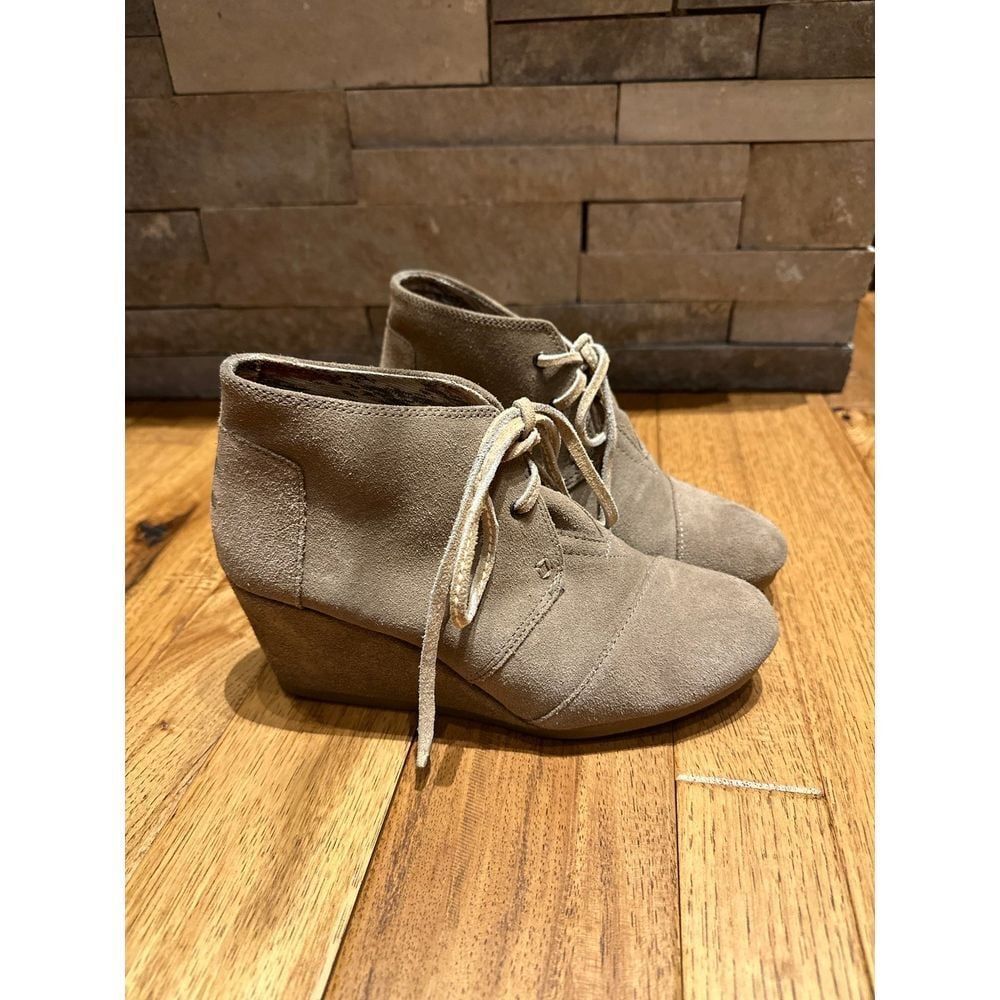 TOMS‎ wedge booties